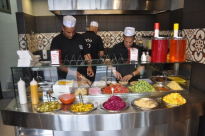  بالصور: افتتاح مطعم فلافل كحيل في يافا بإدارة "علاء كحيل"